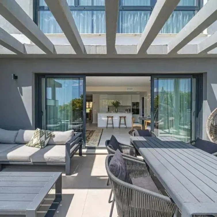 Sale of middle floor apartment in Estepona