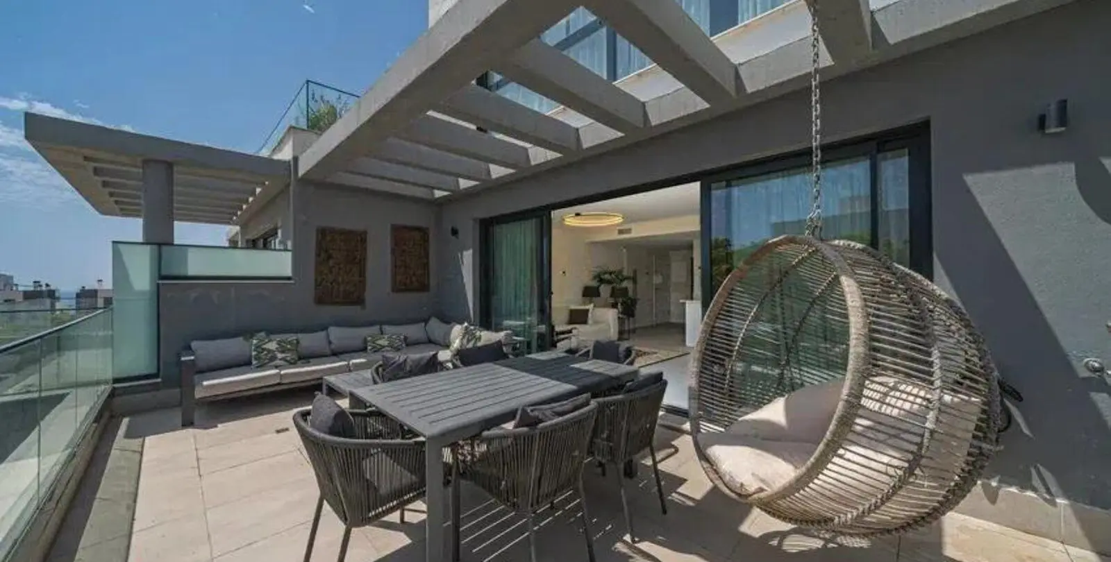 Venta de apartamento en planta media en Estepona 15