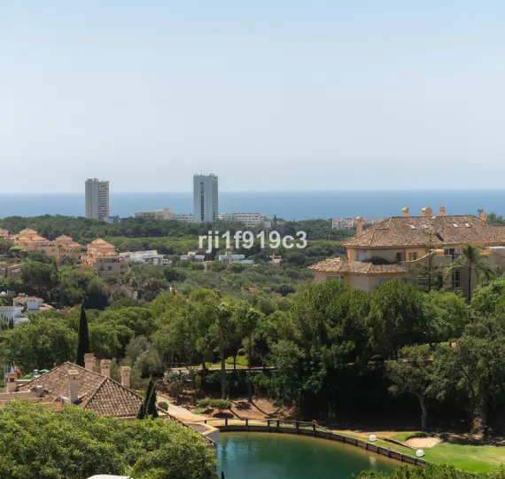 Sale of middle floor apartment in Elviria