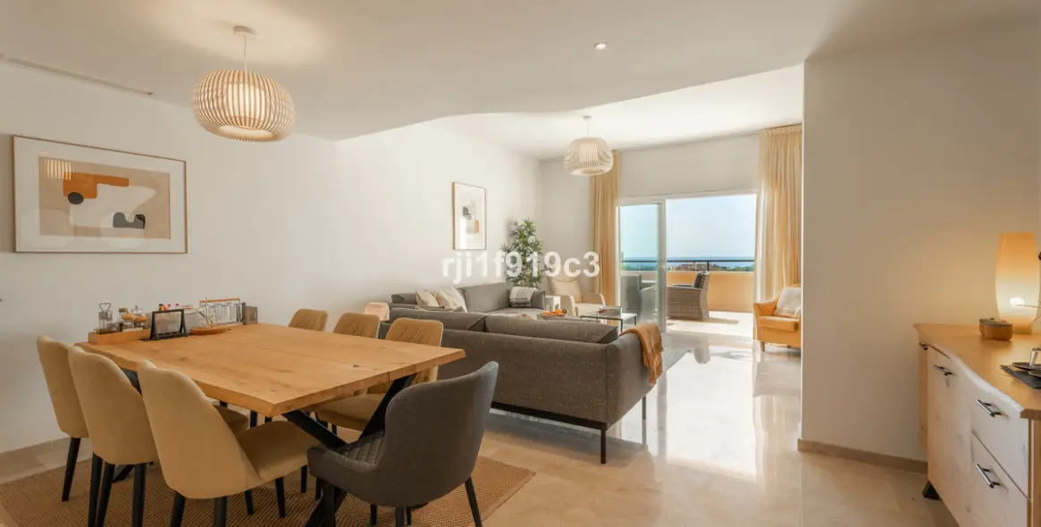 Sale of middle floor apartment in Elviria 3