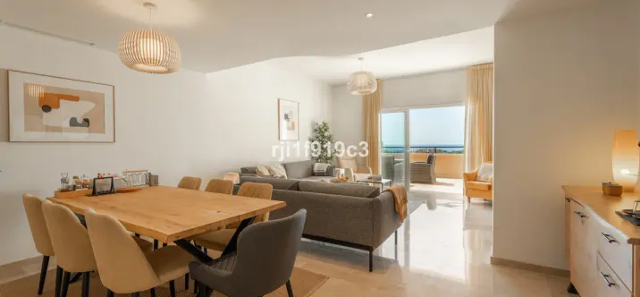 Sale of middle floor apartment in Elviria 2