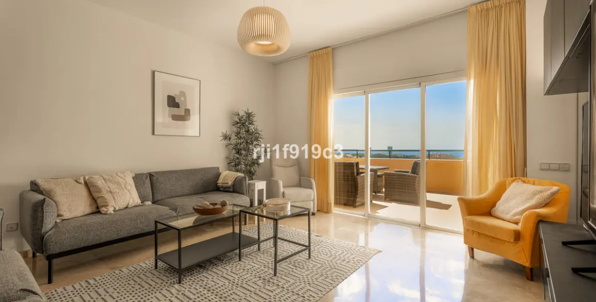 Sale of middle floor apartment in Elviria 4