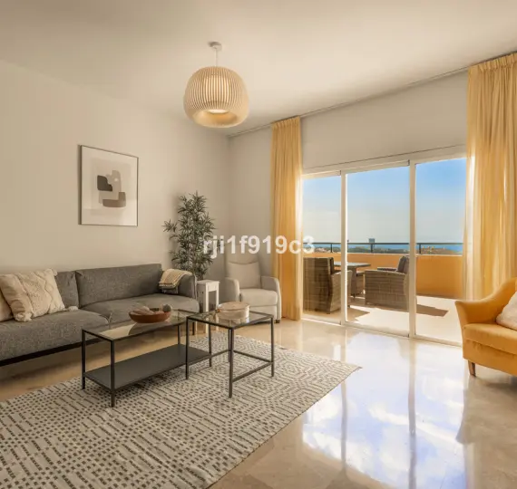 Sale of middle floor apartment in Elviria