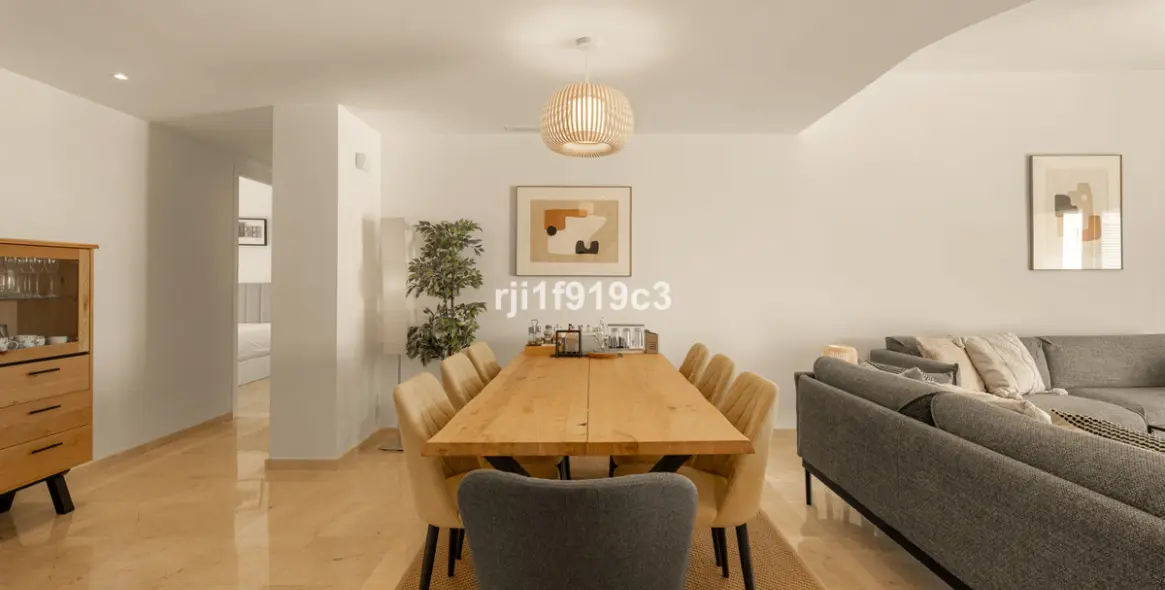 Sale of middle floor apartment in Elviria 14