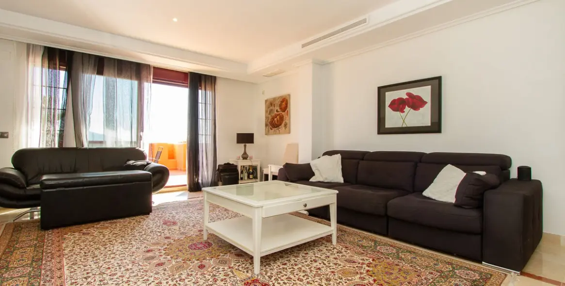 Sale of penthouse in La Mairena 1