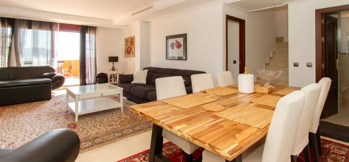 Sale of penthouse in La Mairena 2