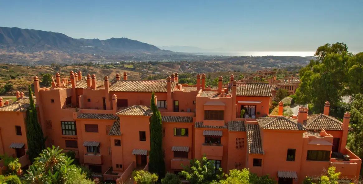 Sale of penthouse in La Mairena 4