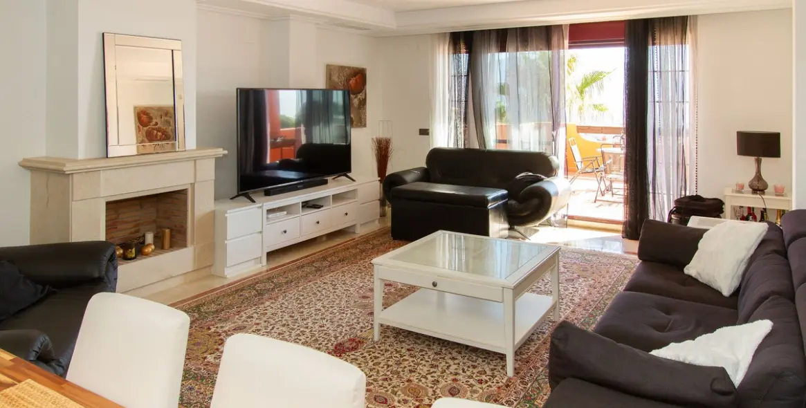 Sale of penthouse in La Mairena 8