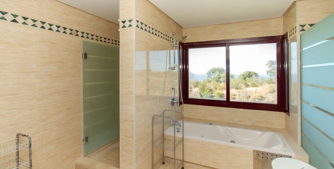 Sale of penthouse in La Mairena 11