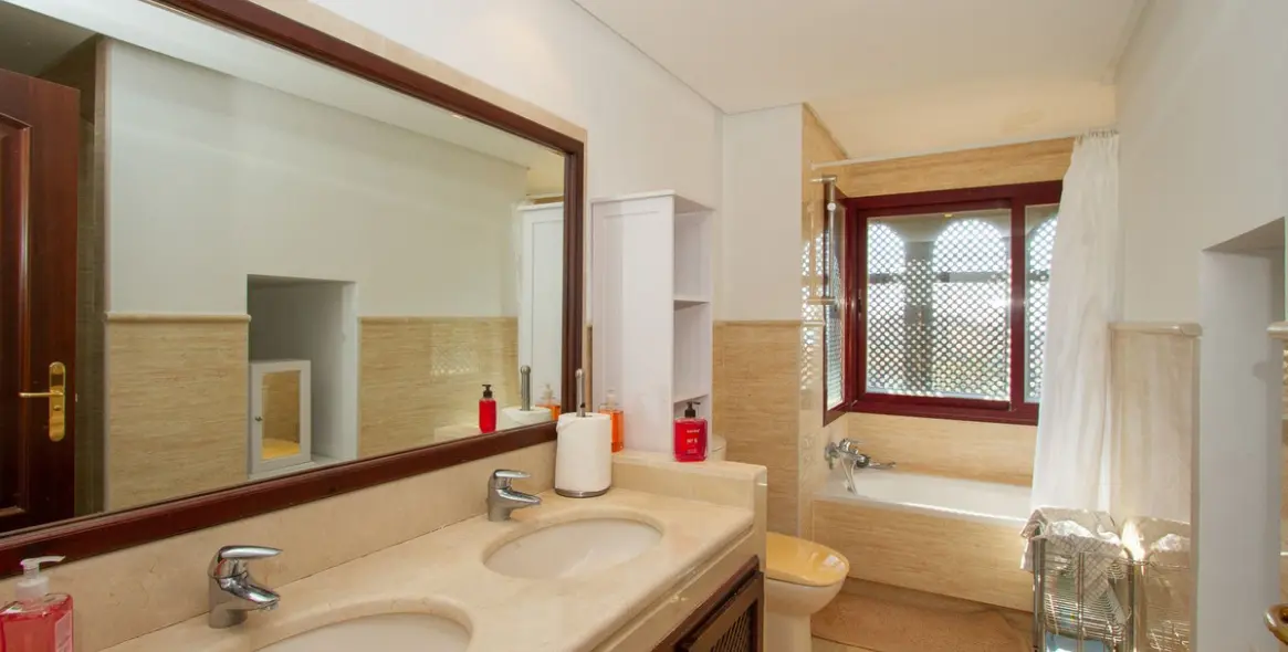 Sale of penthouse in La Mairena 15