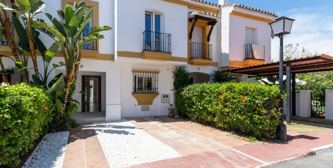 Продажа таунхауса в Estepona 1