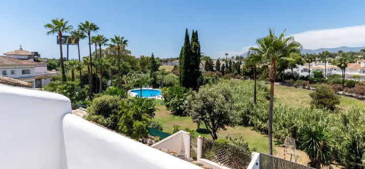 Sale of townhouse in Estepona 1