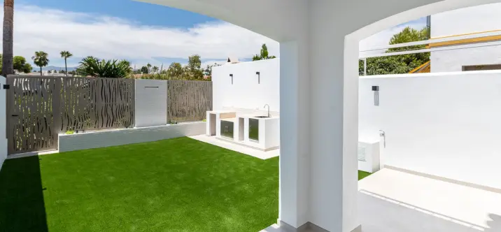 Sale of townhouse in Estepona 2