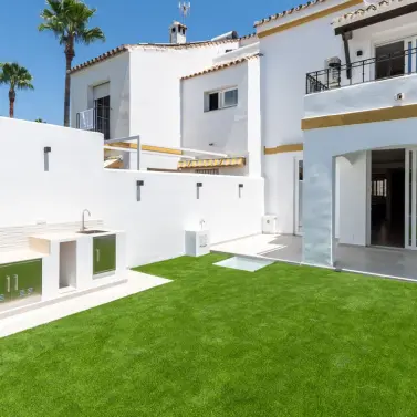Sale of townhouse in Estepona