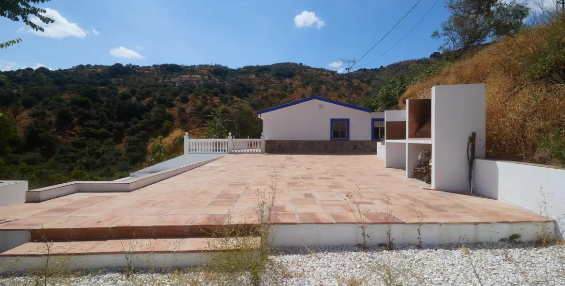 Sale of residential plot in Guaro 11