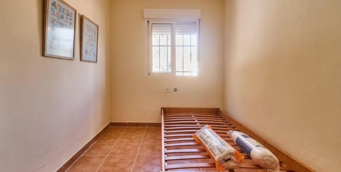 Продажа  жилого участка в Guaro 24