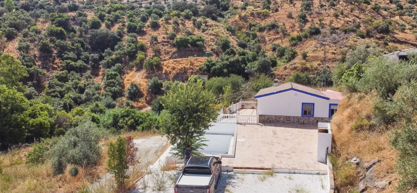Sale of residential plot in Guaro 2