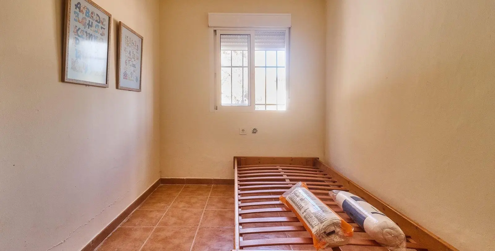 Sale of residential plot in Guaro 24