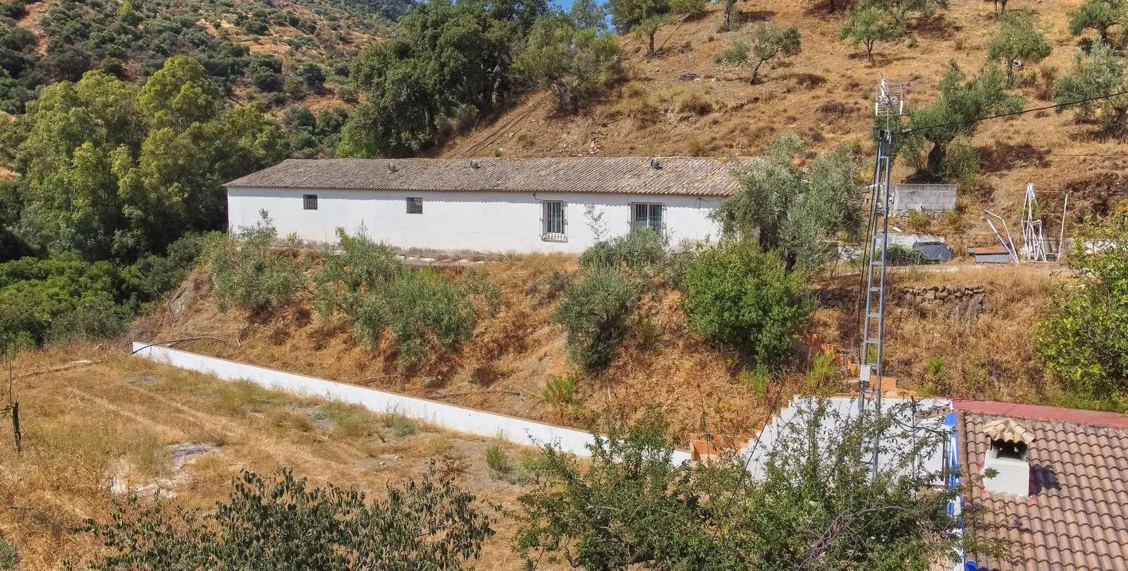 Sale of residential plot in Guaro 28