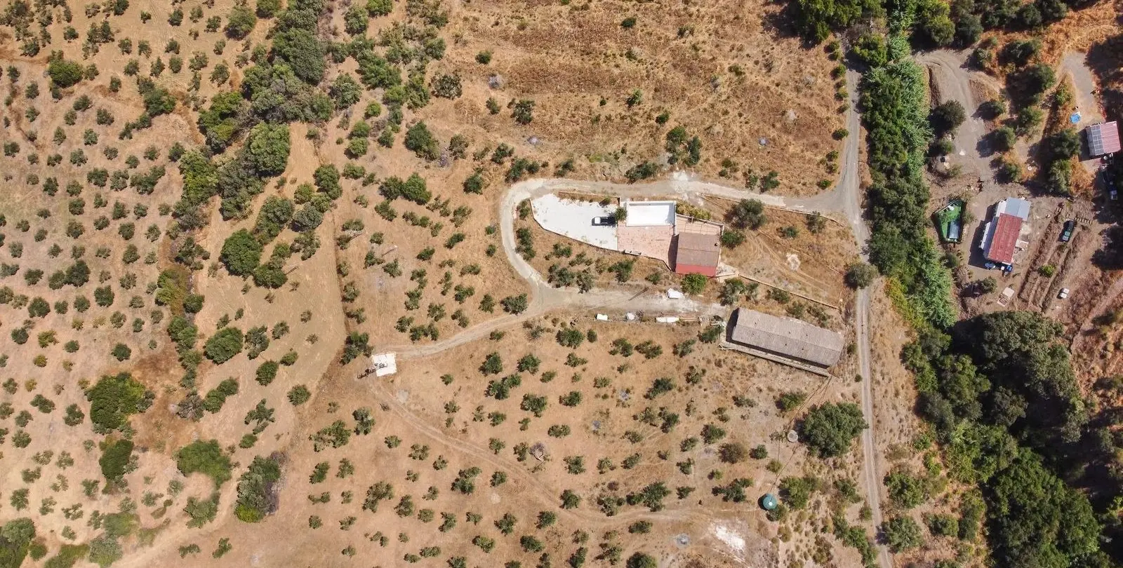 Sale of residential plot in Guaro 37