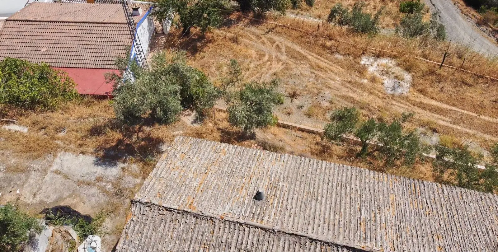 Sale of residential plot in Guaro 33