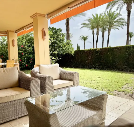 Продажа апартаментов на первом этаже в Los Flamingos