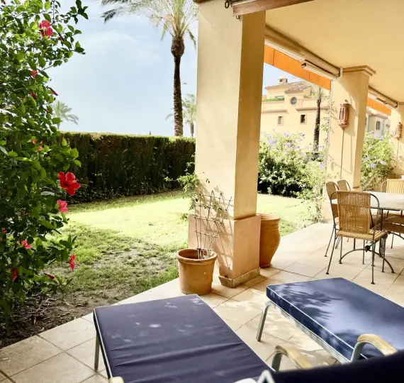 Продажа апартаментов на первом этаже в Los Flamingos