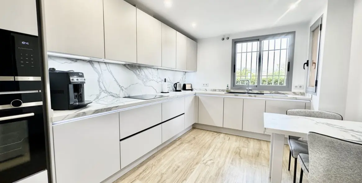 Продажа апартаментов на первом этаже в Los Flamingos 5