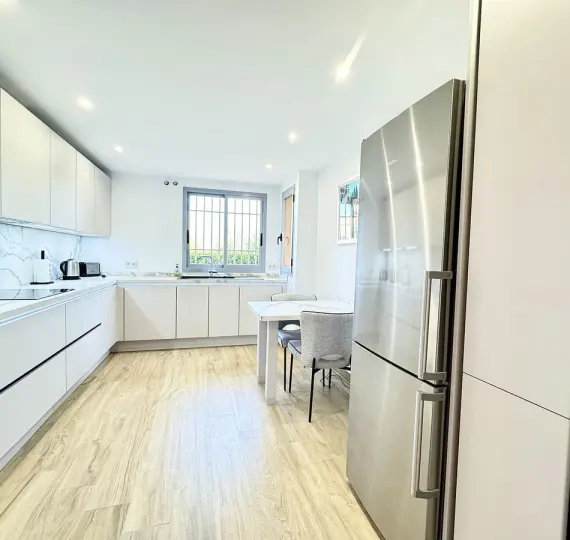 Продажа апартаментов на первом этаже в Los Flamingos