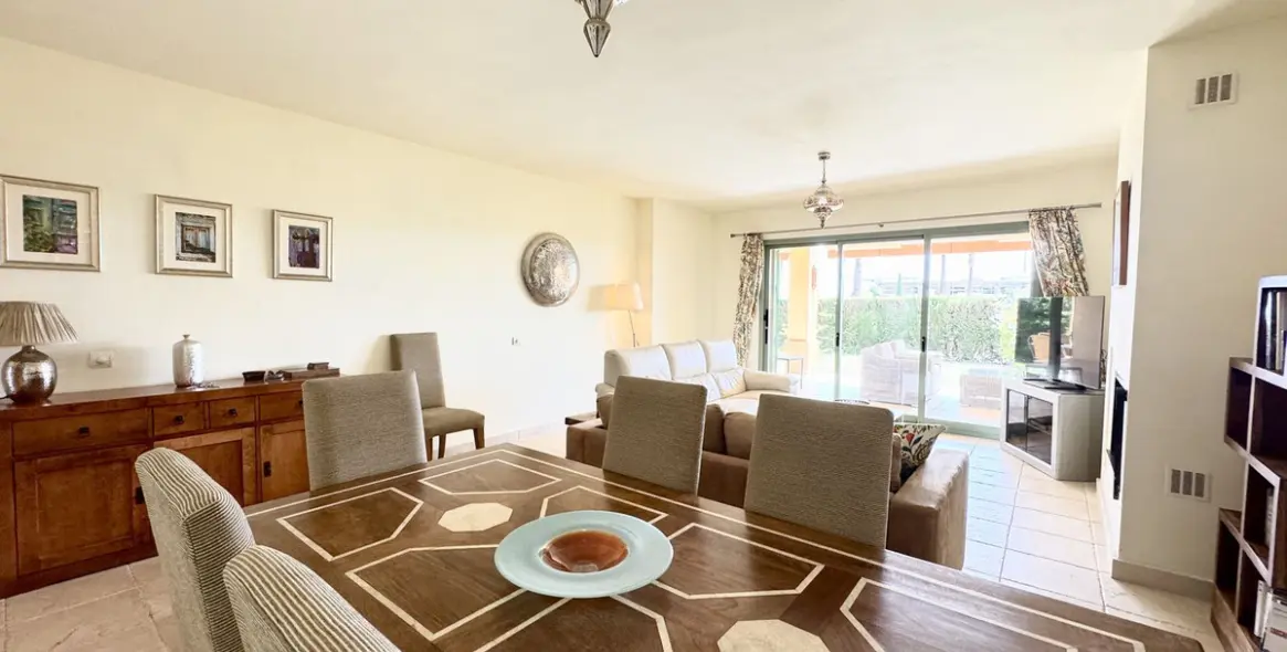 Продажа апартаментов на первом этаже в Los Flamingos 9