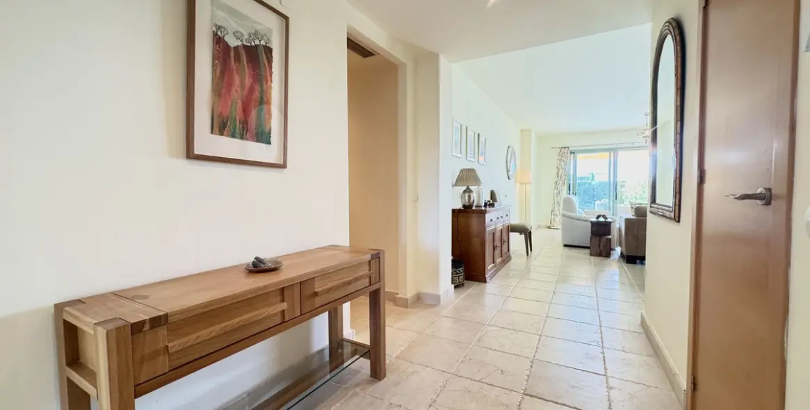 Продажа апартаментов на первом этаже в Los Flamingos 12