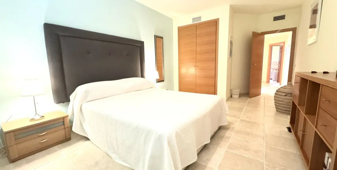 Продажа апартаментов на первом этаже в Los Flamingos 19