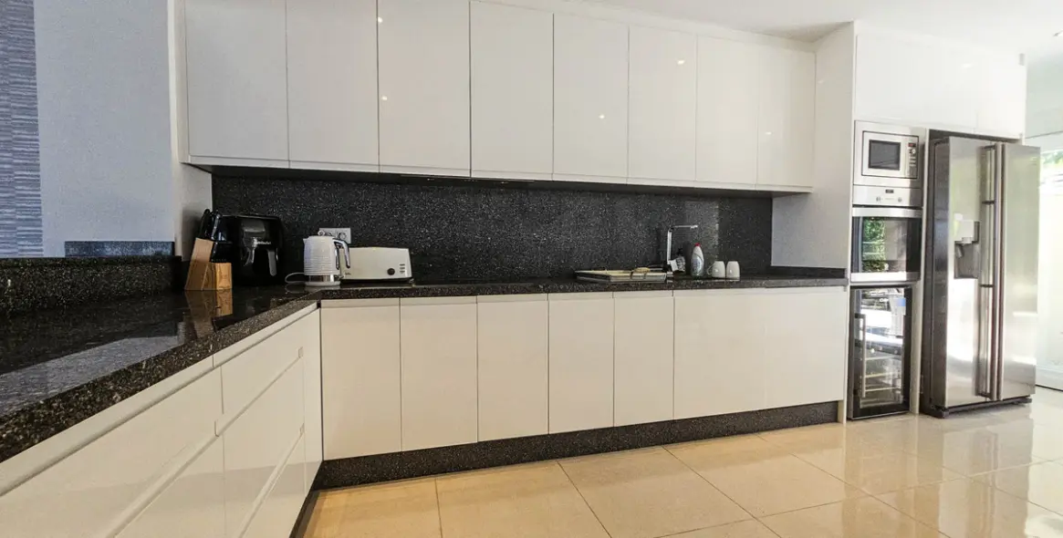 Продажа дома на две семьи в La Duquesa 2