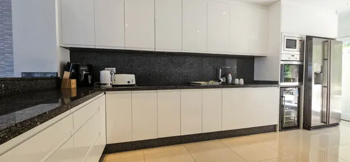 Продажа дома на две семьи в La Duquesa 1