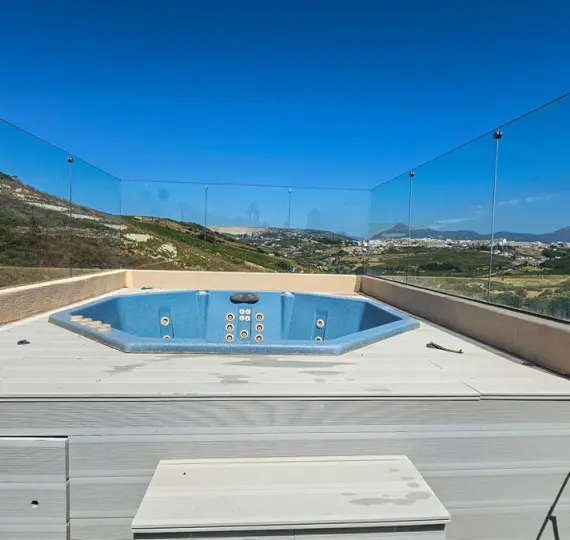 Продажа дома на две семьи в La Duquesa