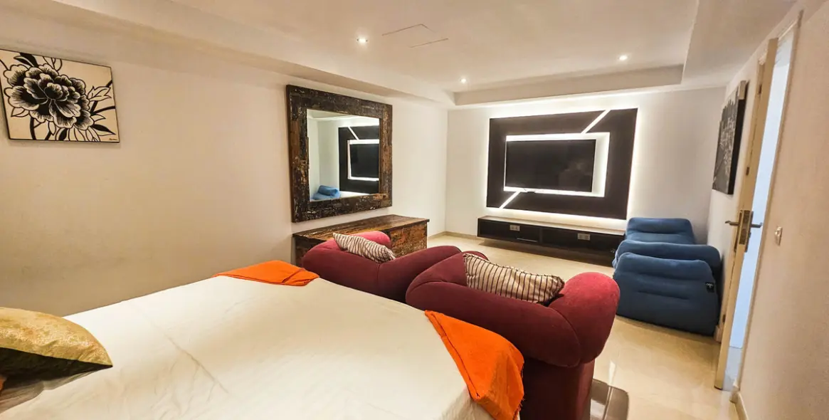 Продажа дома на две семьи в La Duquesa 6