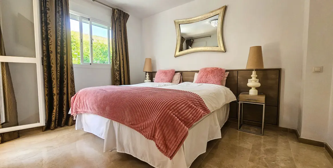 Venta de casa pareada en La Duquesa 24