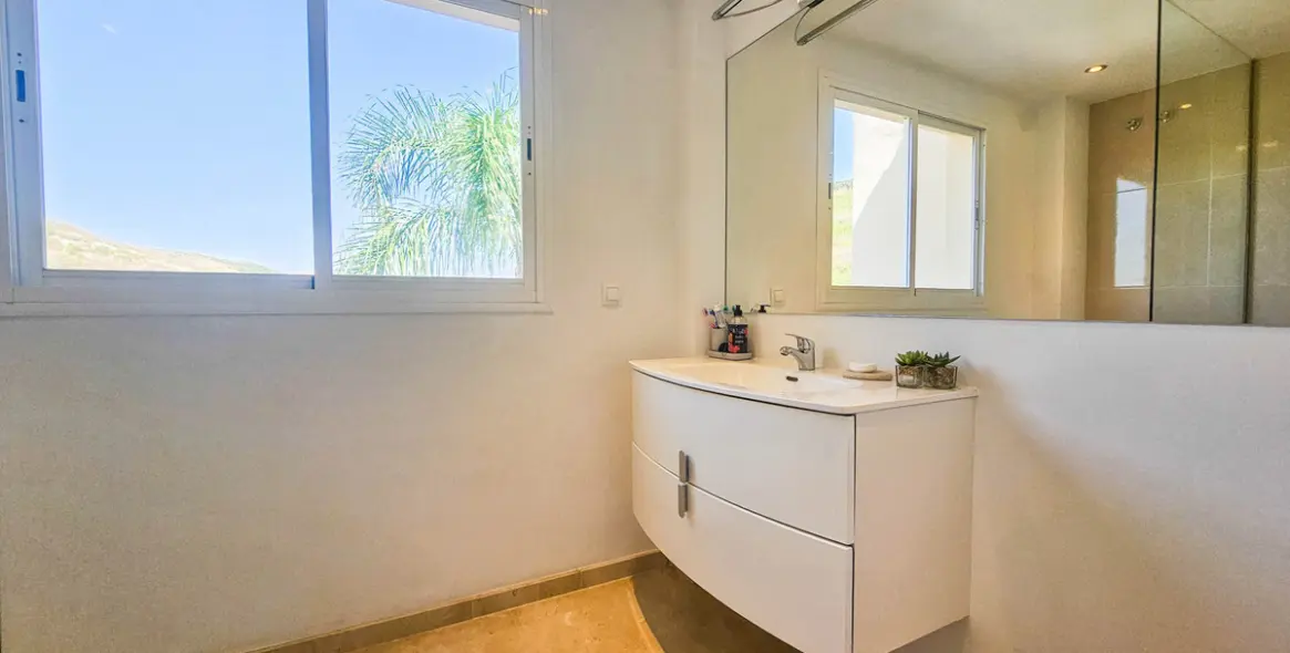 Venta de casa pareada en La Duquesa 25