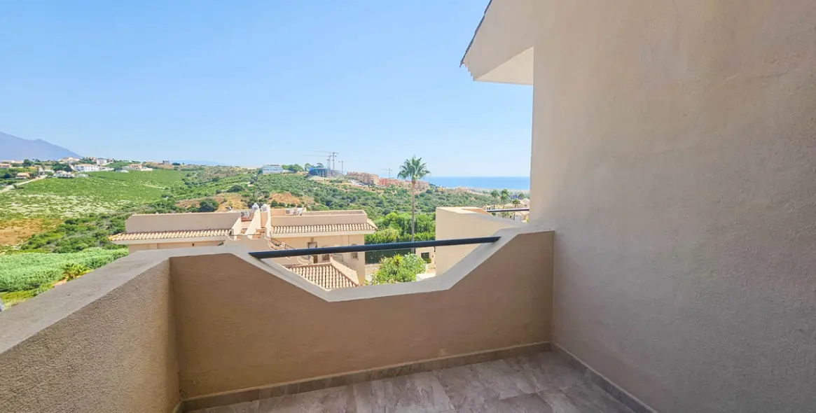 Venta de casa pareada en La Duquesa 28