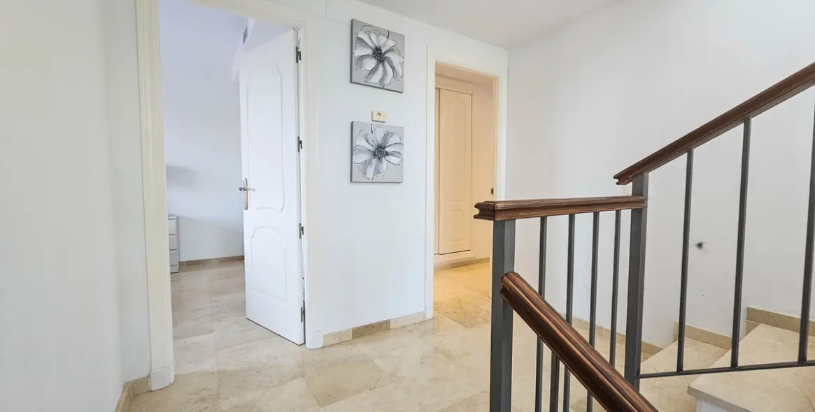 Venta de casa pareada en La Duquesa 31