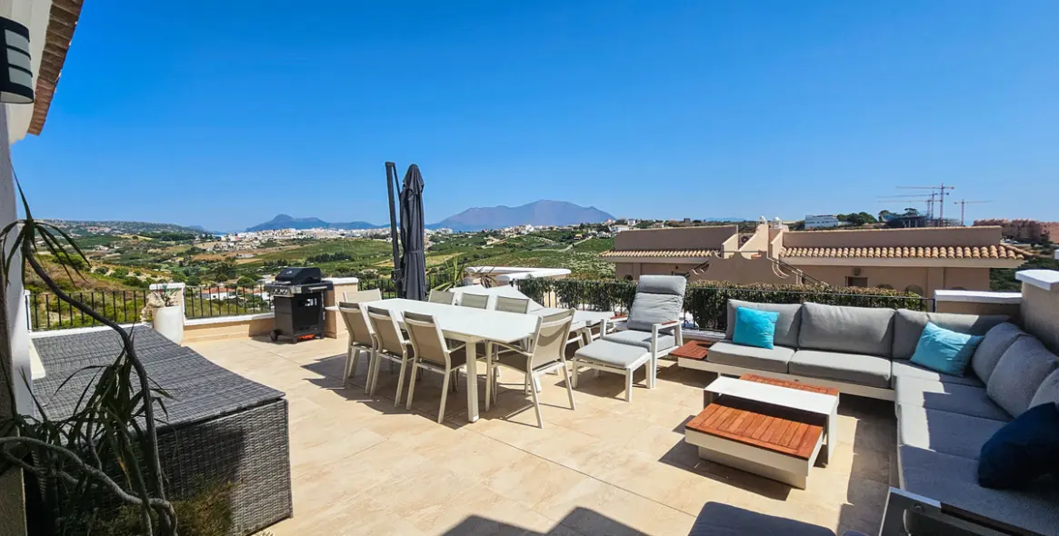 Venta de casa pareada en La Duquesa 38