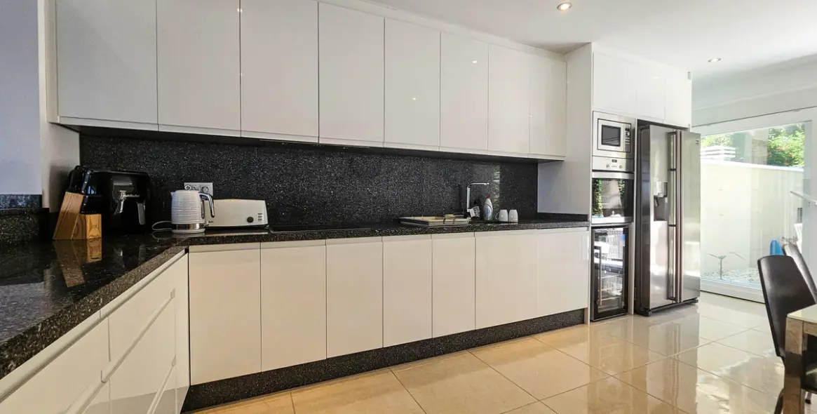 Venta de casa pareada en La Duquesa 44