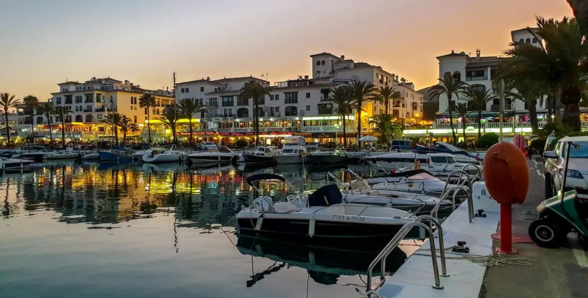 Venta de casa pareada en La Duquesa 52