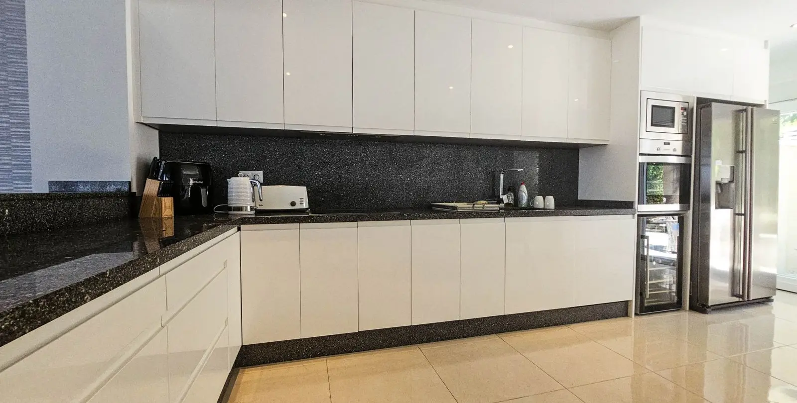 Sale of semi-detached house in La Duquesa 3