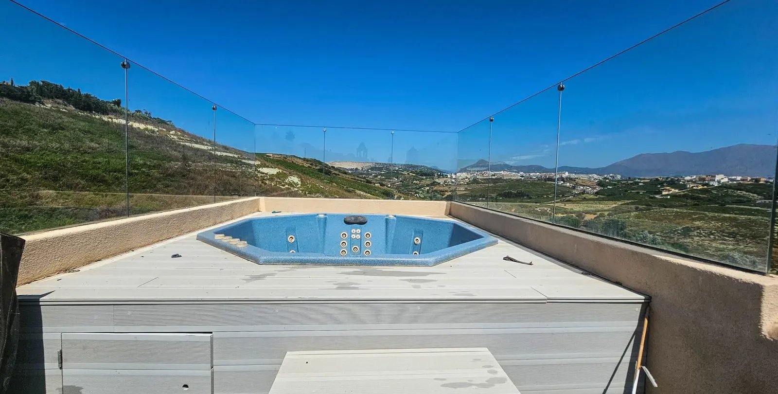 Sale of semi-detached house in La Duquesa 4