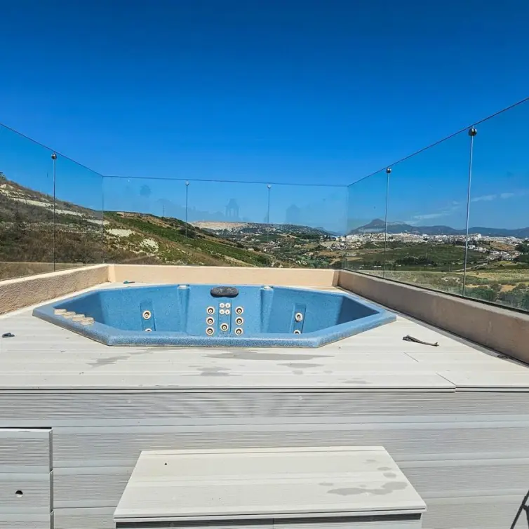 Sale of semi-detached house in La Duquesa