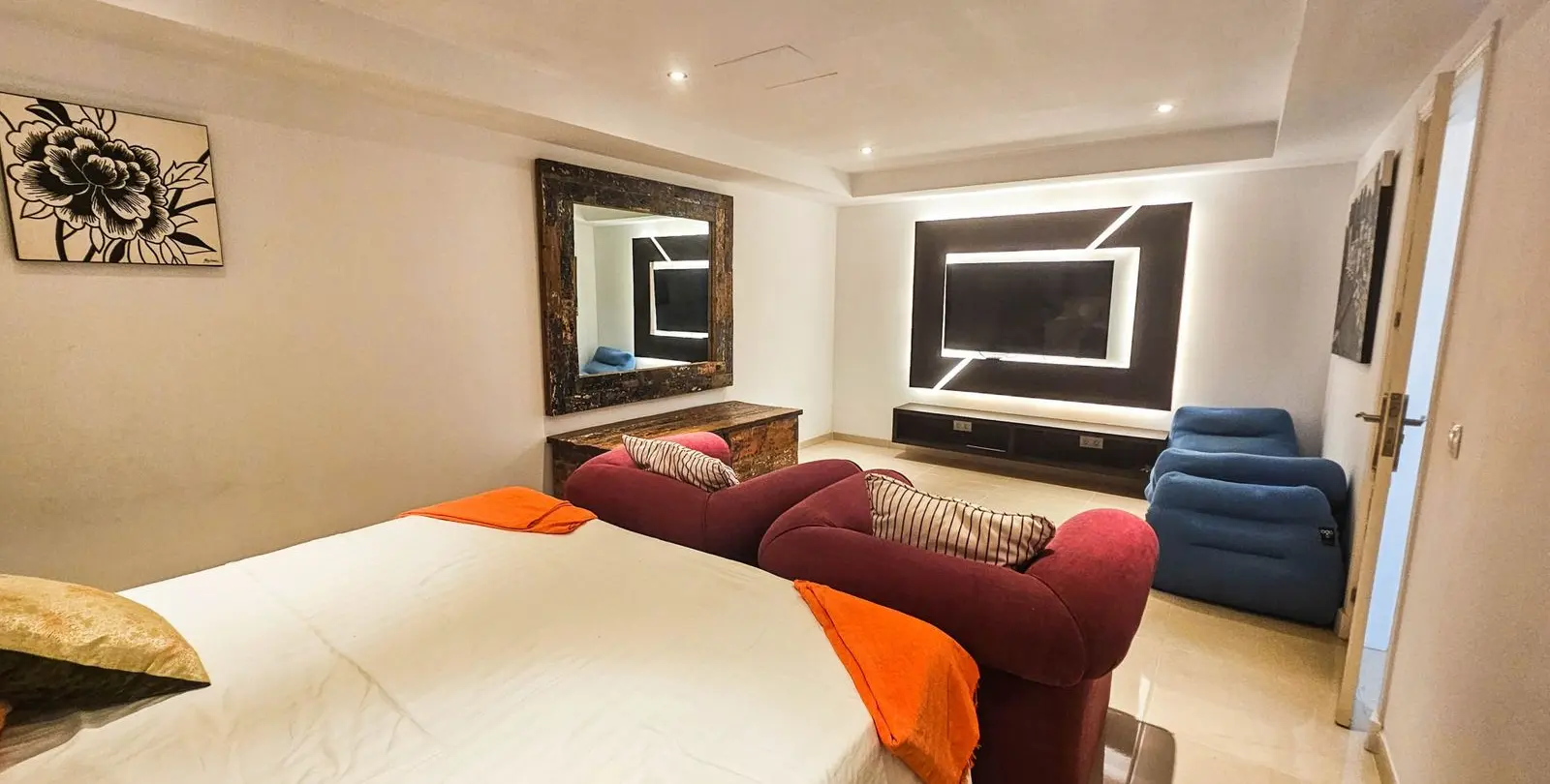Sale of semi-detached house in La Duquesa 6