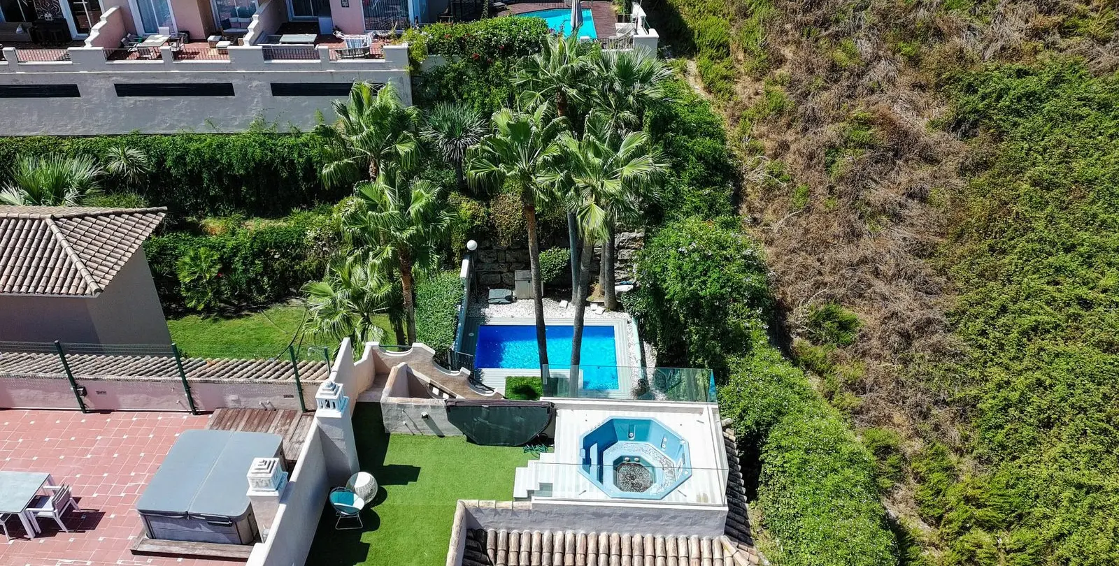 Sale of semi-detached house in La Duquesa 10