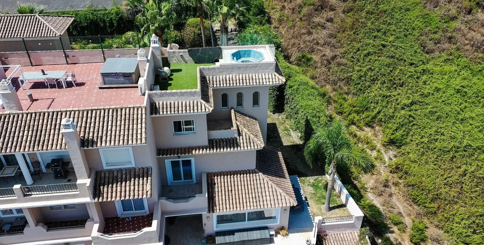 Sale of semi-detached house in La Duquesa 11