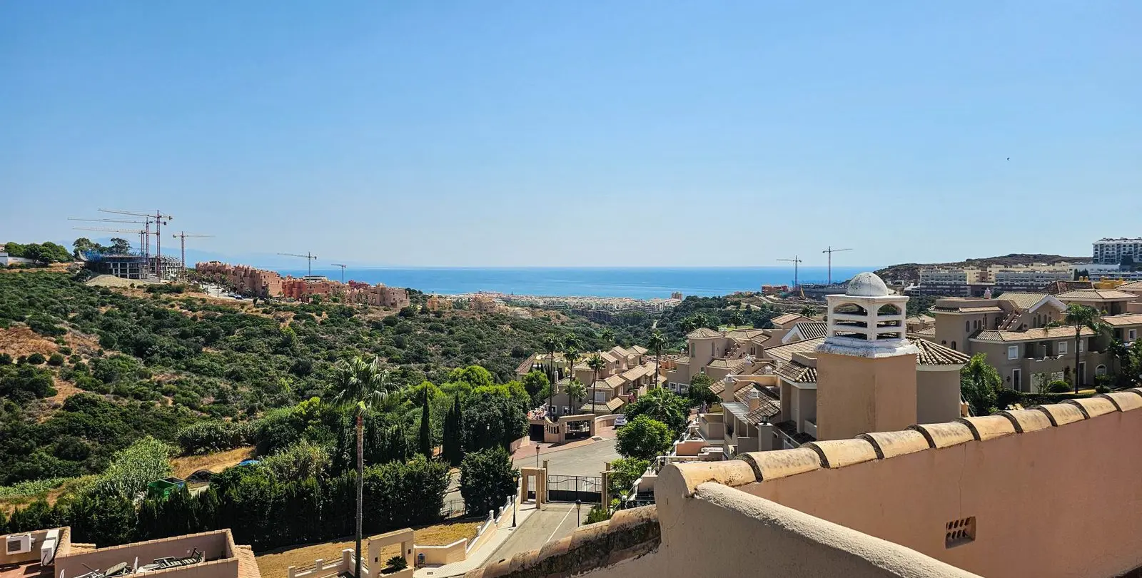 Sale of semi-detached house in La Duquesa 12